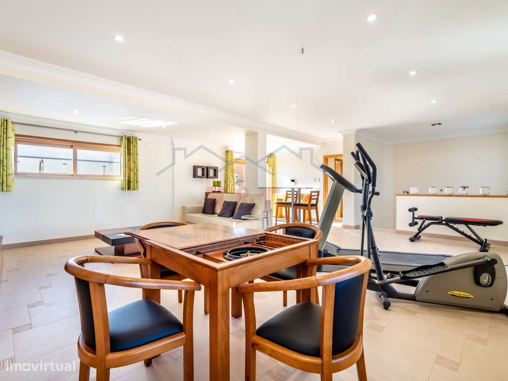 Moradia T5 de Luxo + Apartamento T3 - Lagoa-5