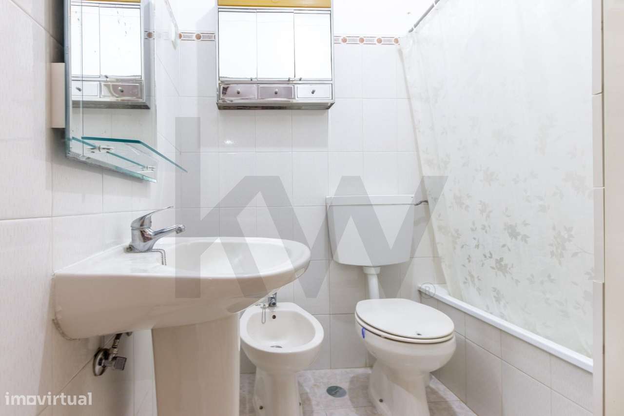 Apartamento T3 com 2 varandas junto ao Terminal dos Barcos do Barreiro-13