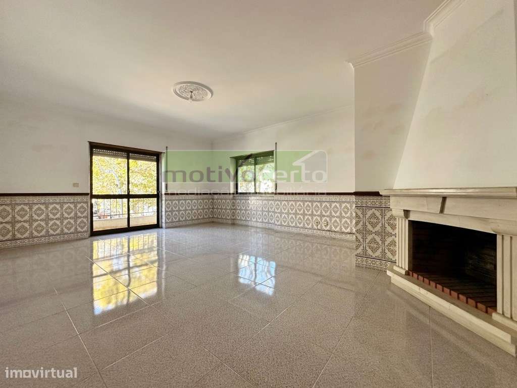 T3 no coração de Mem Martins. A poucos minutos da Estação de Comboios. - Grande imagem: 4/20