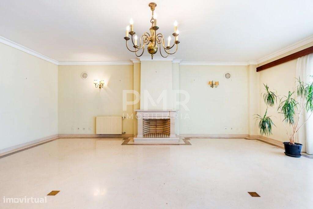 Apartamento T4 no Lumiar-9