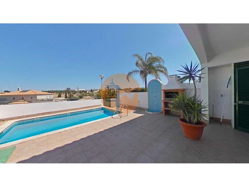 Fantástica Moradia com Piscina para venda-43