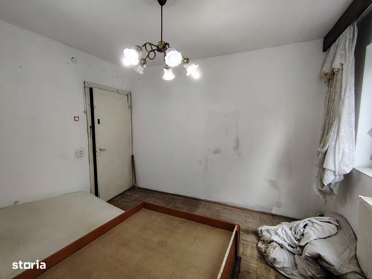 Apartament spatios cu 4 camere et 2-zona Aleea Trandafirilor.-2