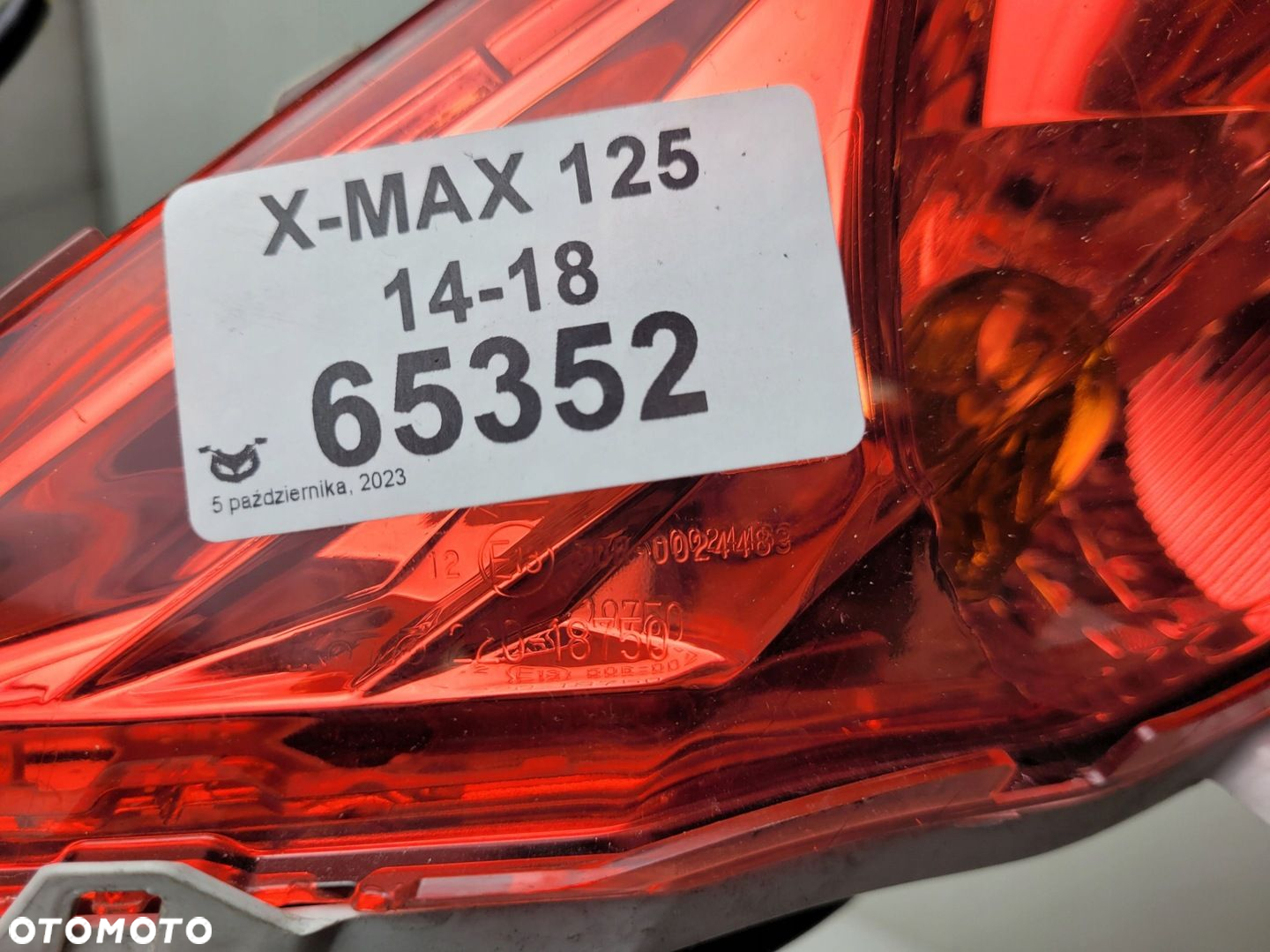 YAMAHA X-MAX 125 14-18 LAMPA TYŁ LEWA - 7
