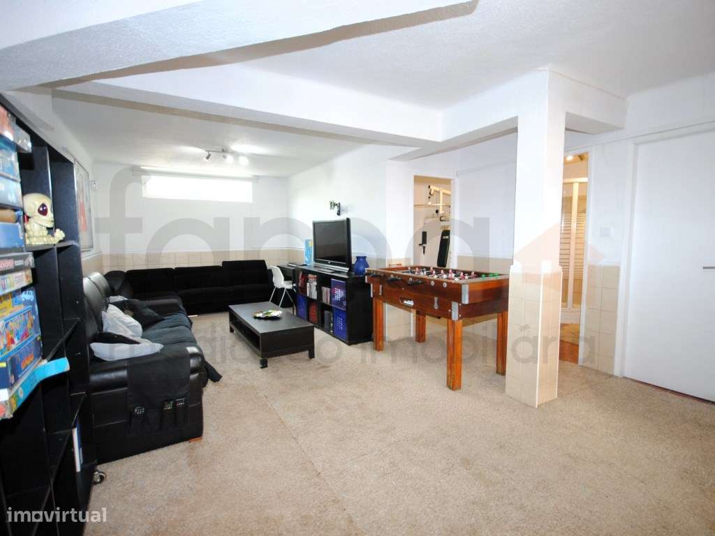 **Oportunidade Única: Moradia T6 à Venda!**-46