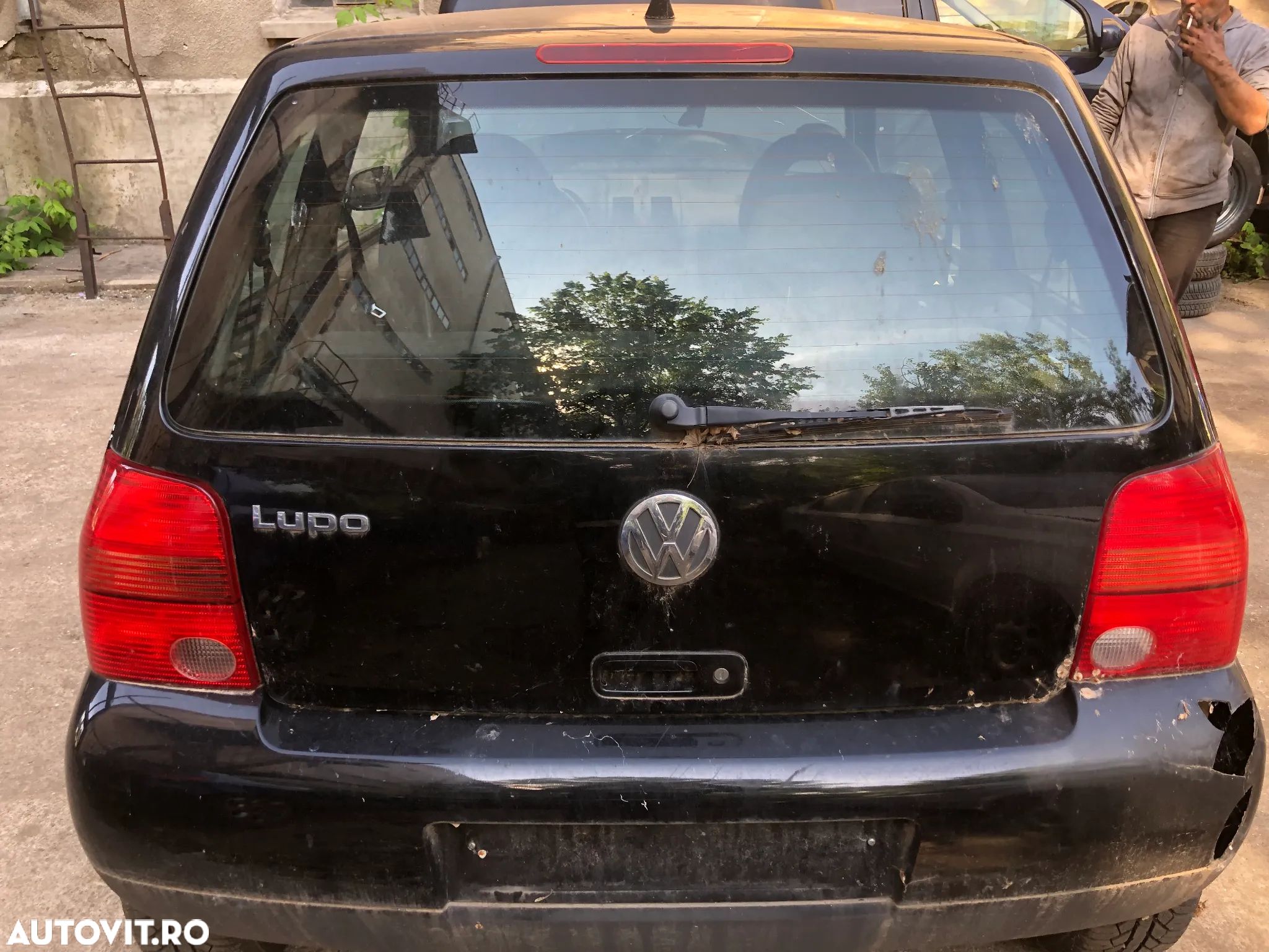 Haion spate cu luneta Volkswagen Lupo negru 2001 - 1