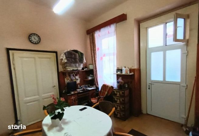 Apt CENTRU,2 camere cu pivniță și parcare lângă magazin SORA-8