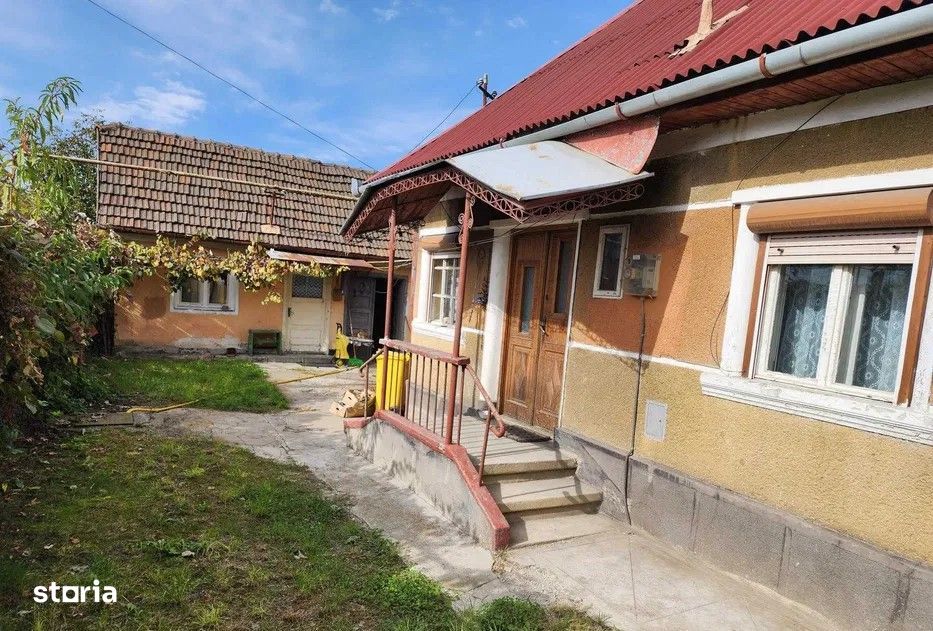 Casa cu anexa si teren de 950mp, constructie din voiog cu caramida