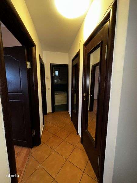 Apartament 3 camere de vanzare - Imagine principală: 5/8