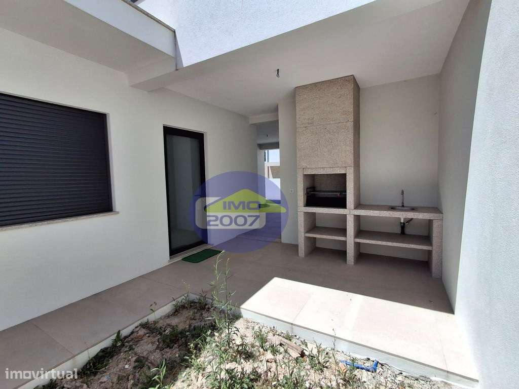 Moradia T4 com 3 Suítes - Santa Maria da Feira - Grande imagem: 4/60