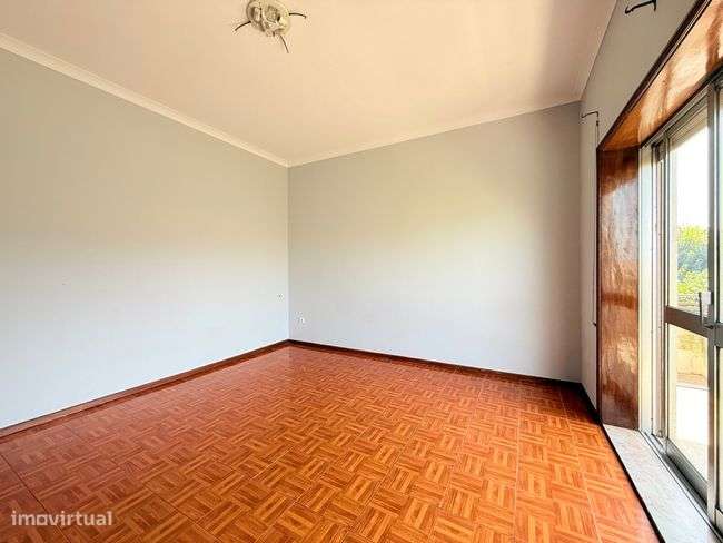 Apartamento T3 com Varanda e Garagem - Centro de Ermesinde:-6