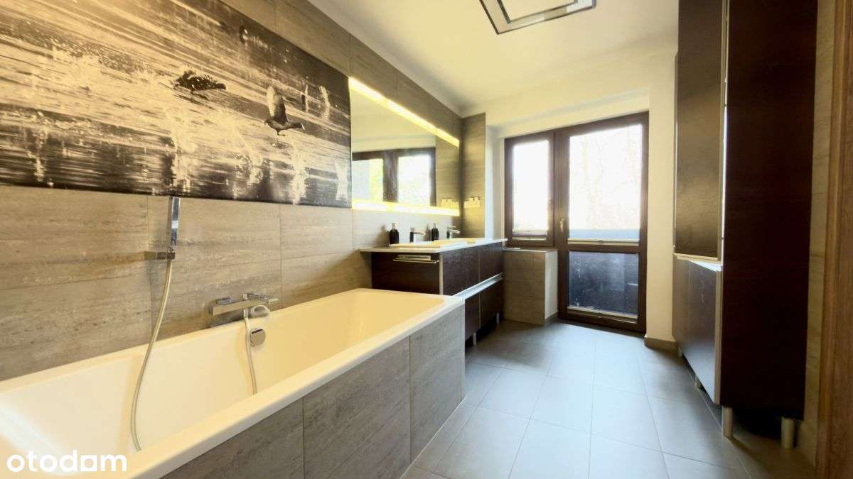 Funkcjonalny i przestronny dom z dużym ogrodem!!!-17