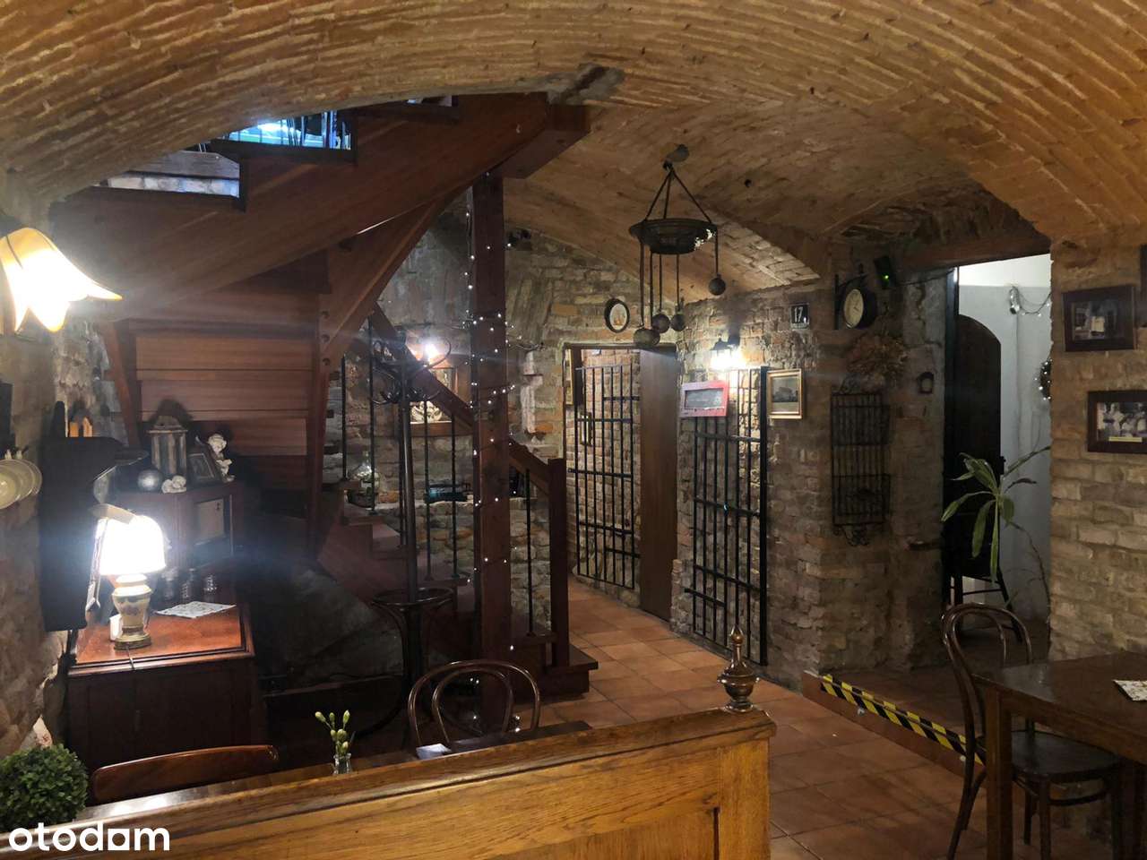 Klimatyczny lokal gastronomiczny w samym sercu Oświęcimia-9