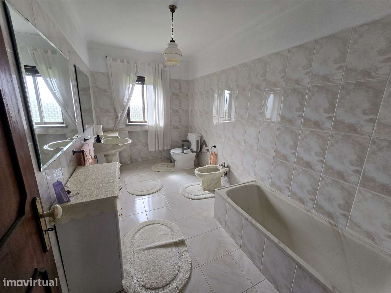 Moradia Isolada T5 em Outeiro de Espinho, Mangualde-10