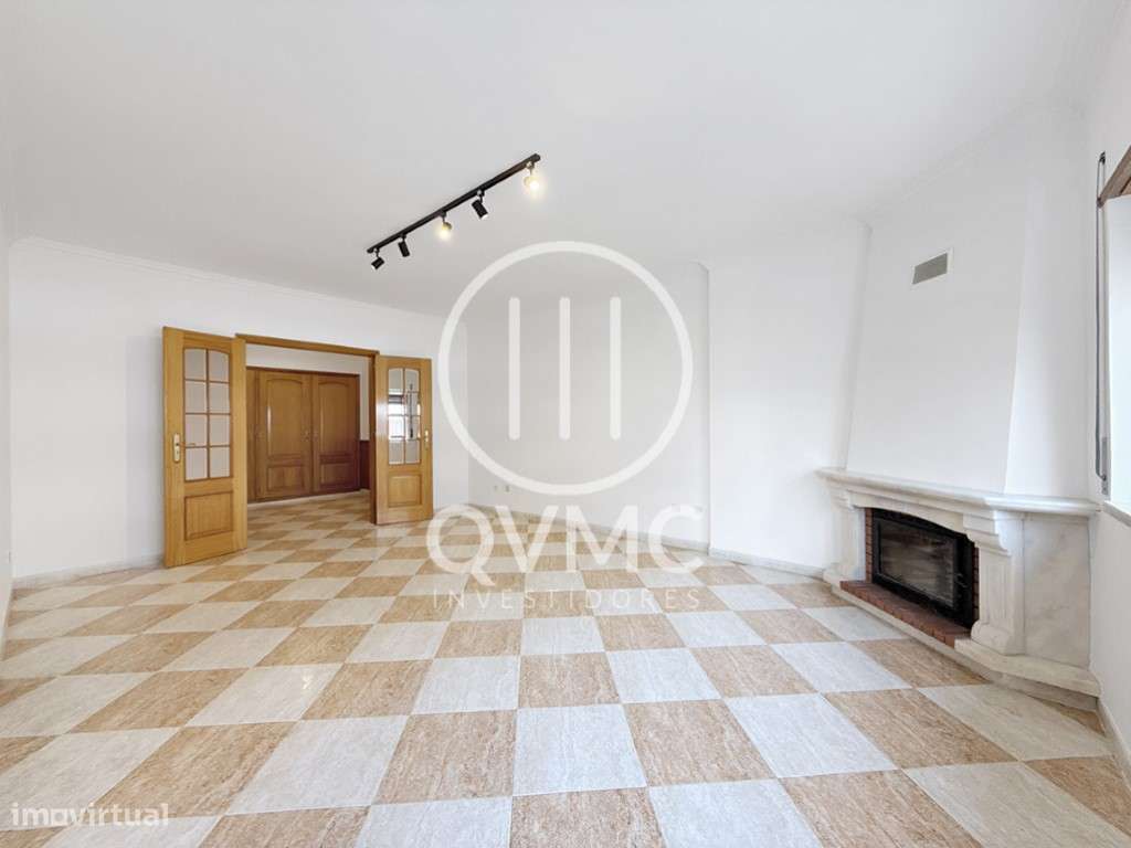 Apartamento T1 na Cavaleira com parqueamento e varanda-15