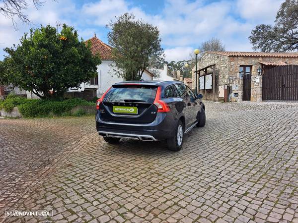 Volvo V60 Cross Country 2.0 D3 Pro - 27