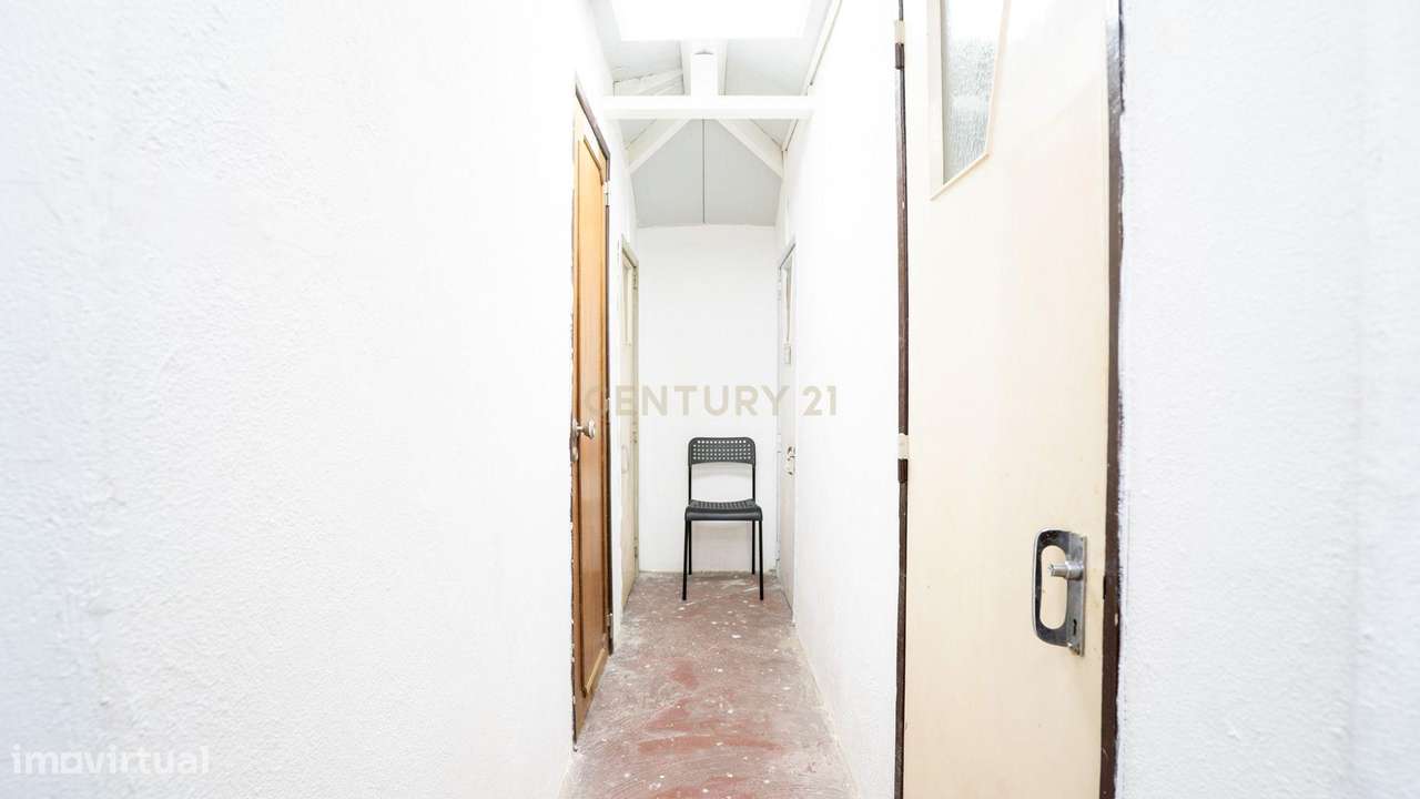 Apartamento T2 + 1* - Remodelado, em Queluz-45