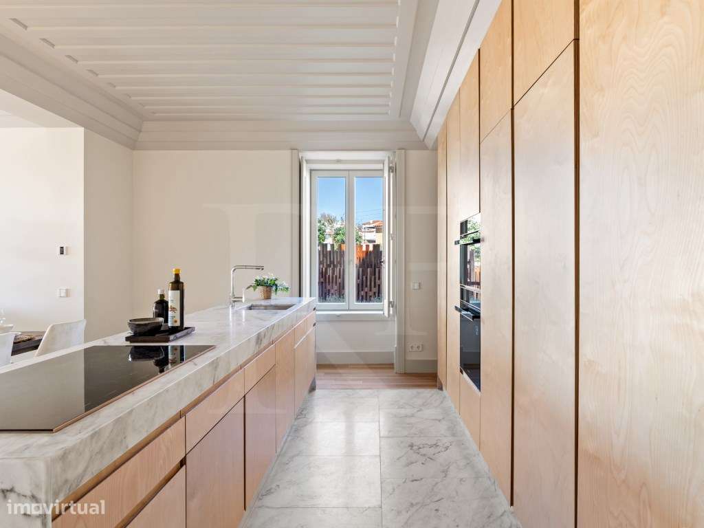 Moradia T3+1 Frente mar no Estoril, com 3 lugares de garagem e piscina-8