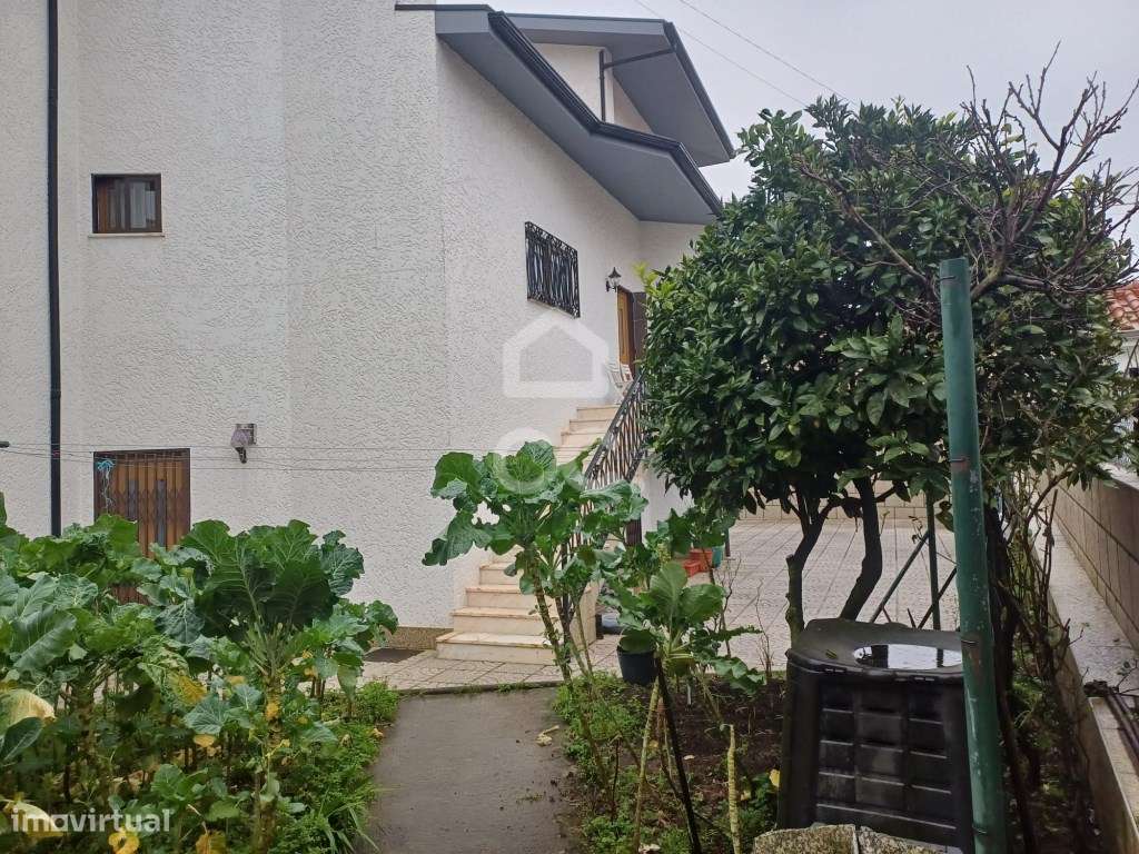 Moradia Bi-familiar T5+T2 em Palmeira, Santo Tirso-34
