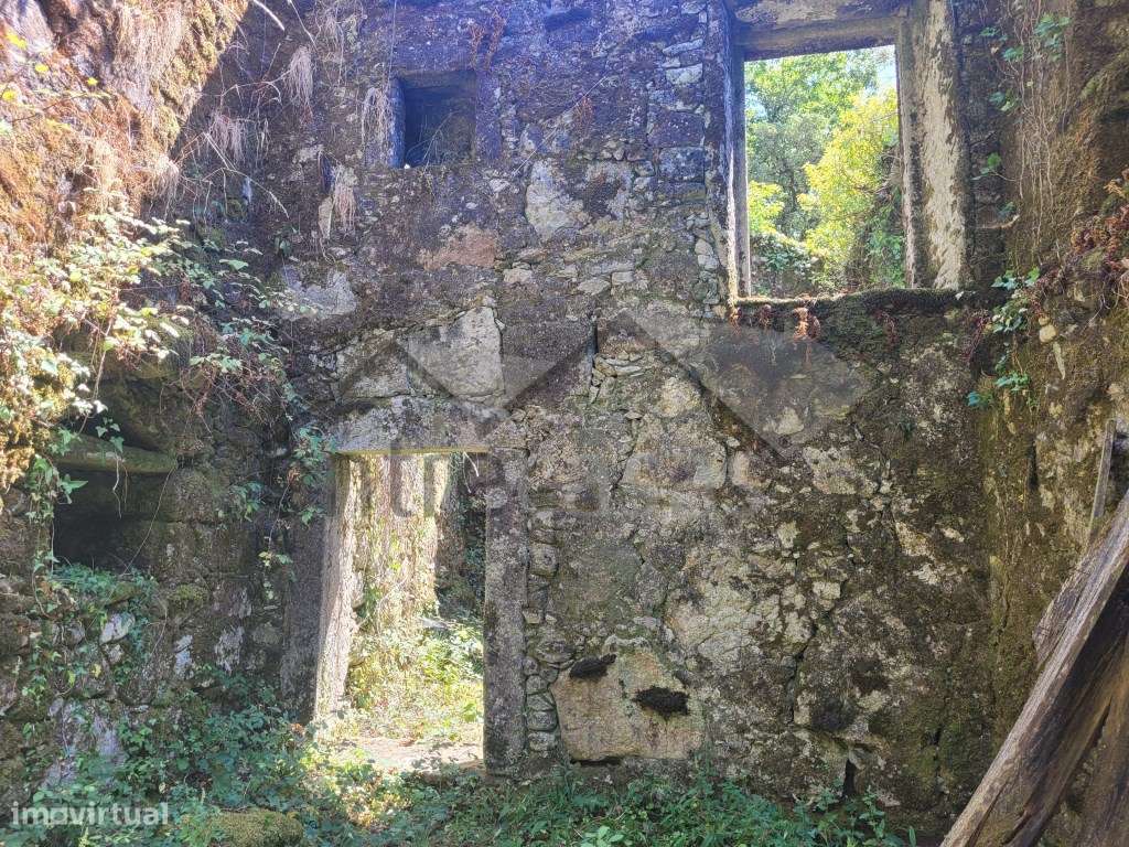 Casa em Ruínas - Refúgio Único em Plena Natureza-7
