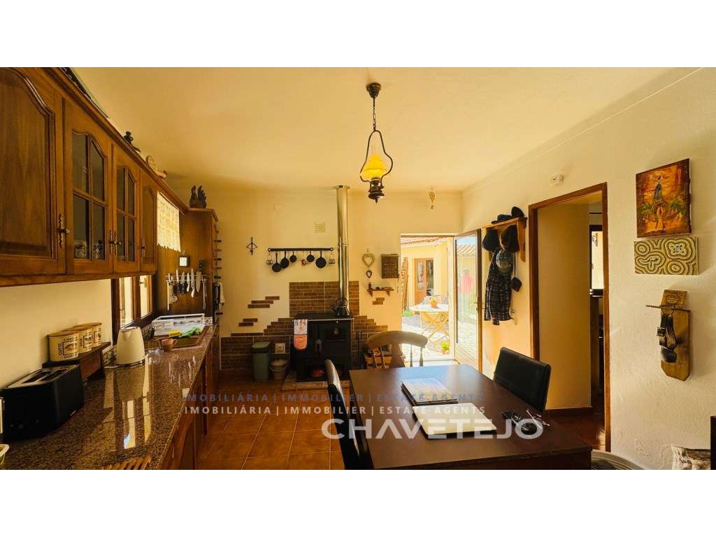 Quintinha T2 + estúdio, anexos, garagem, vinha arvores de fruto, fu... - Grande imagem: 5/56