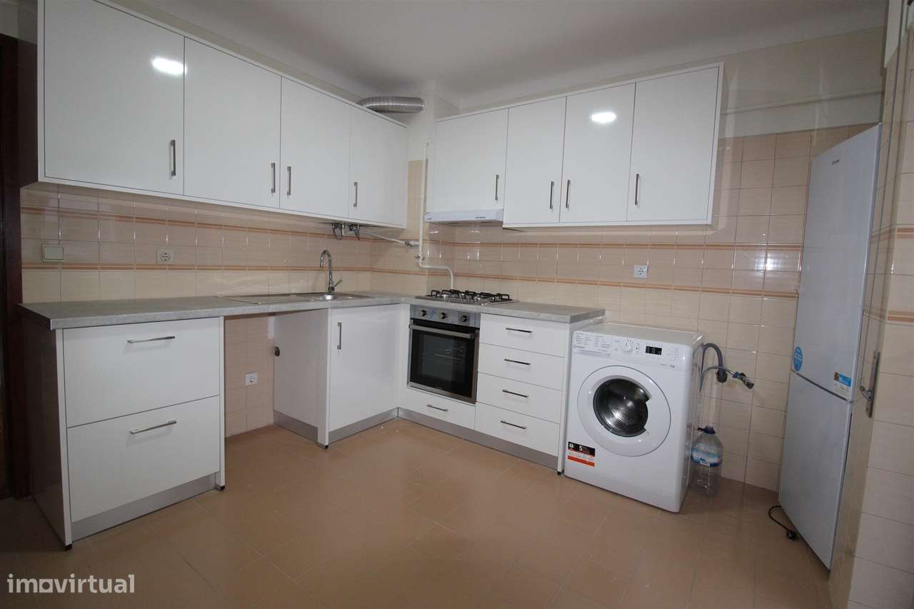 Apartamento T2 / remodelado / Quinta do Bispo / Leiria - Grande imagem: 3/28