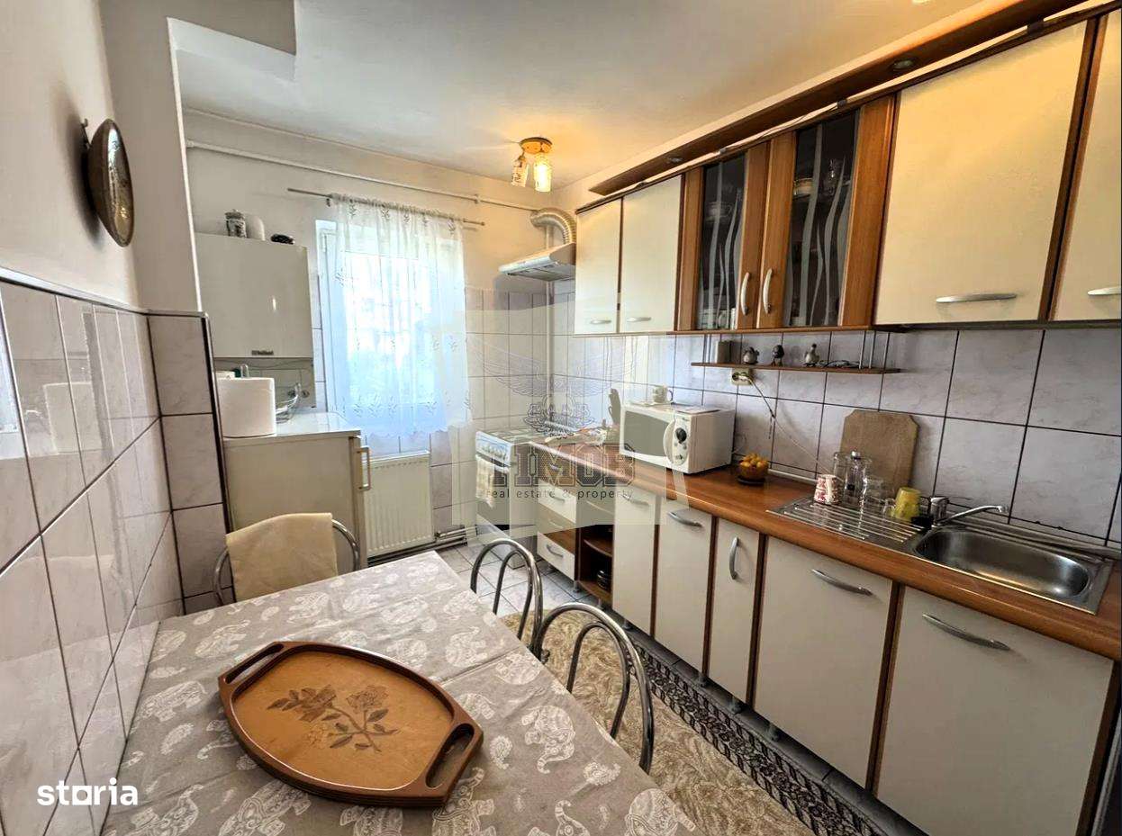 Apartament decomandat cu 3 camere 2 balcoane si pivnita in Valea Aurie-5
