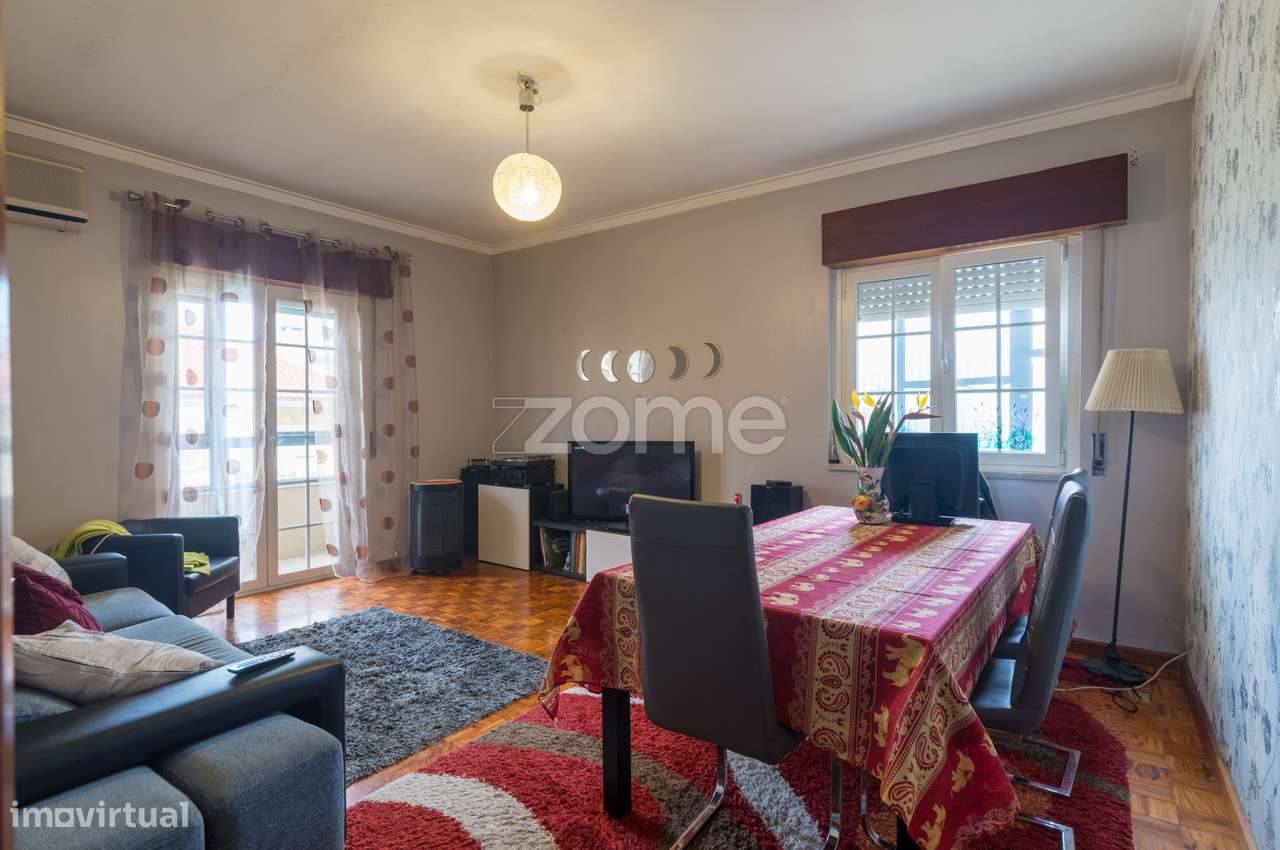 Moradia T4 c/ garagem e 435m2 de terreno - Famões-6