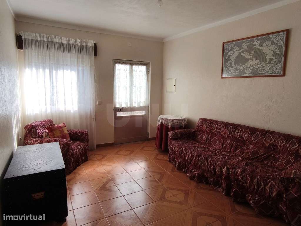 Moradia acolhedora, em aldeia tranquila e pronta a habitar-5