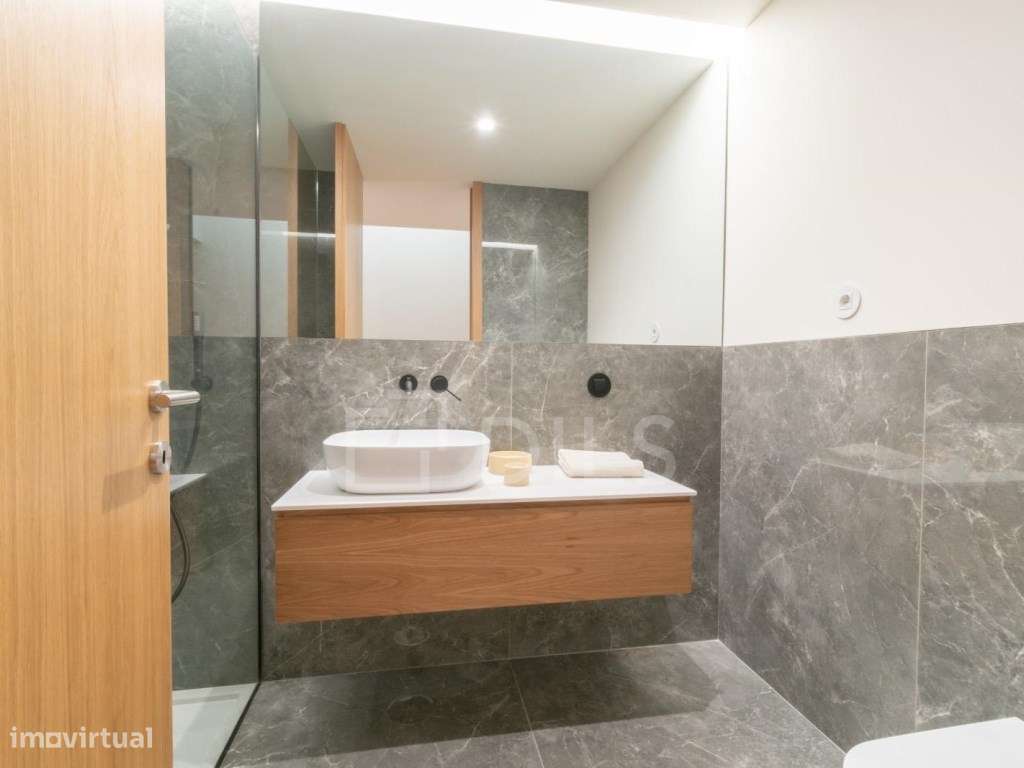 Apartamento T1 com garagem, varanda e arrumos, na Baixa do Porto - Grande imagem: 4/21