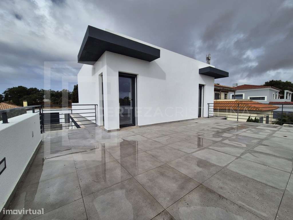 MORADIA CONTEMPORÂNEA COM PISCINA PRIVADA E GARAGEM-22