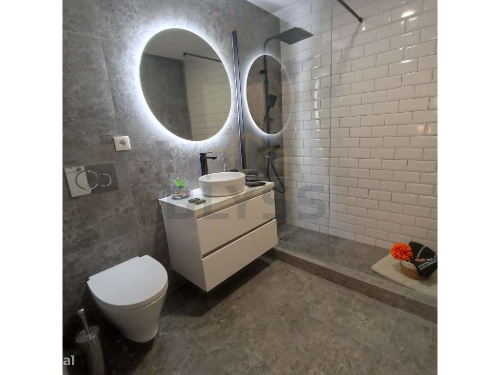 Apartamento T3, em Remodelação Total situado em Benfica, *Oferta da...-19