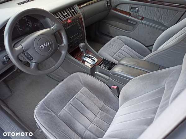 Audi A8 4.2 Quattro - 16