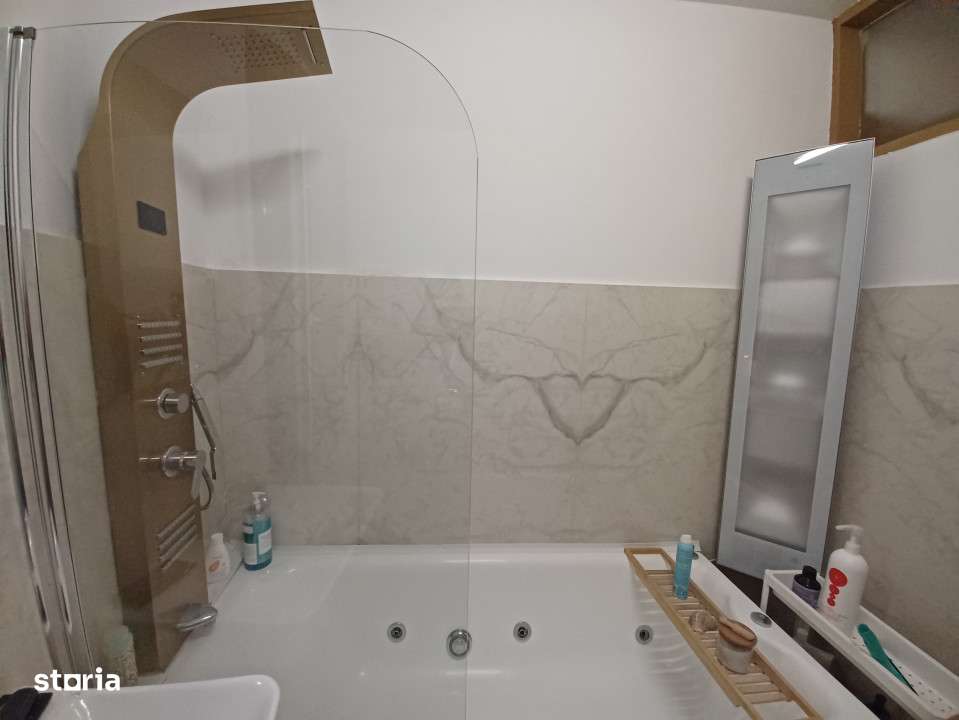 Apartament in casa declarata Monument Istoric - Imagine principală: 5/8