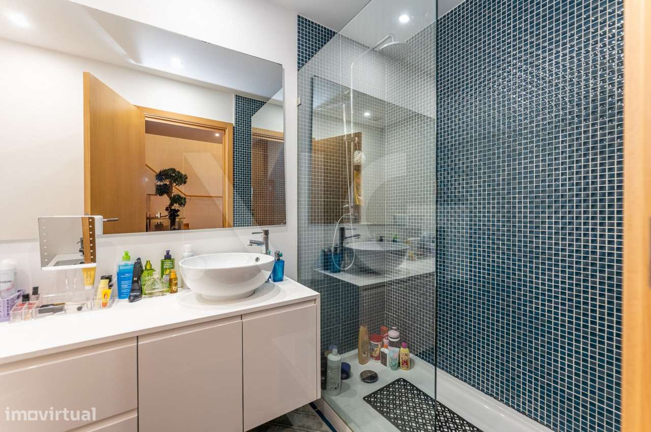 Moradia T3 com pátio, anexos e garagem em Paranhos - Porto-34