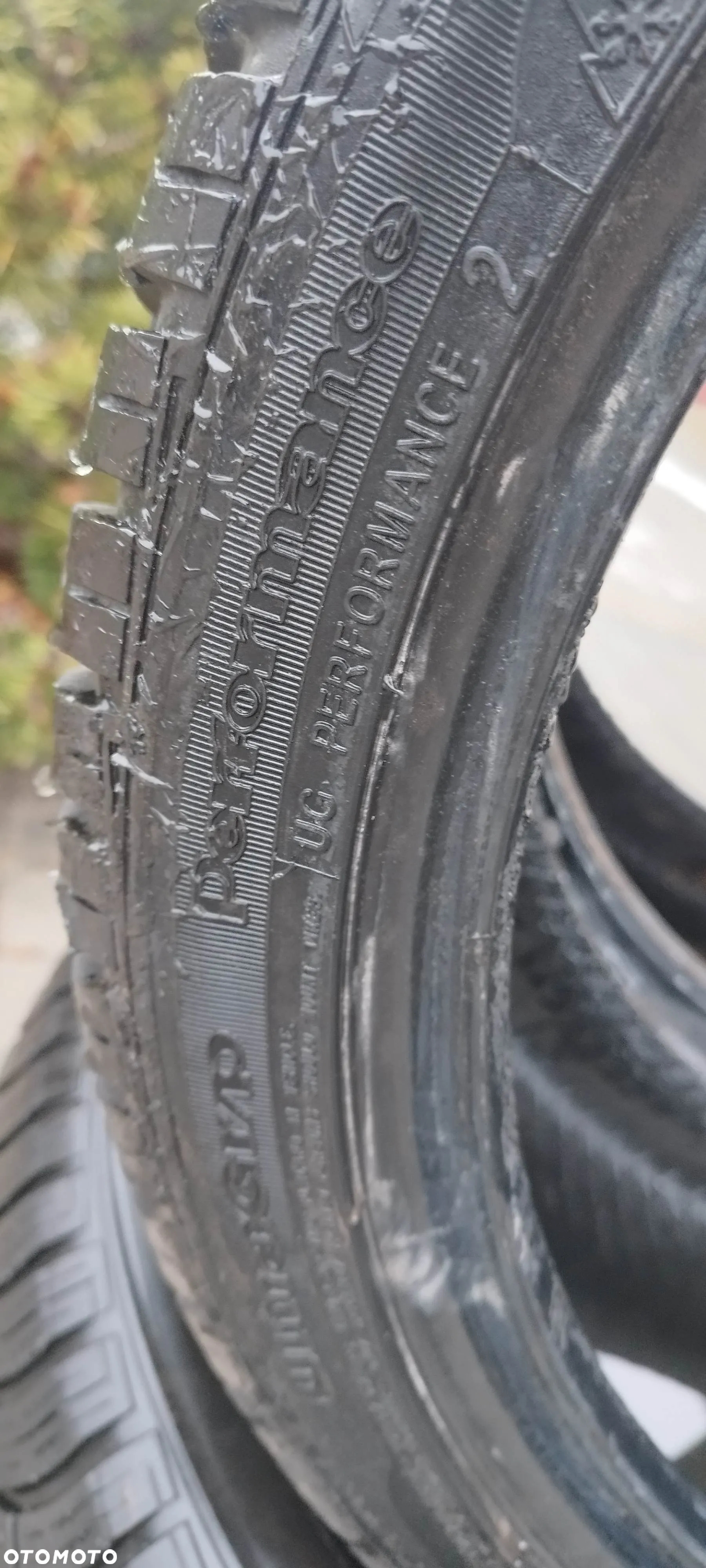 235/40/18 goodyear ultragrip performance 2 - 5