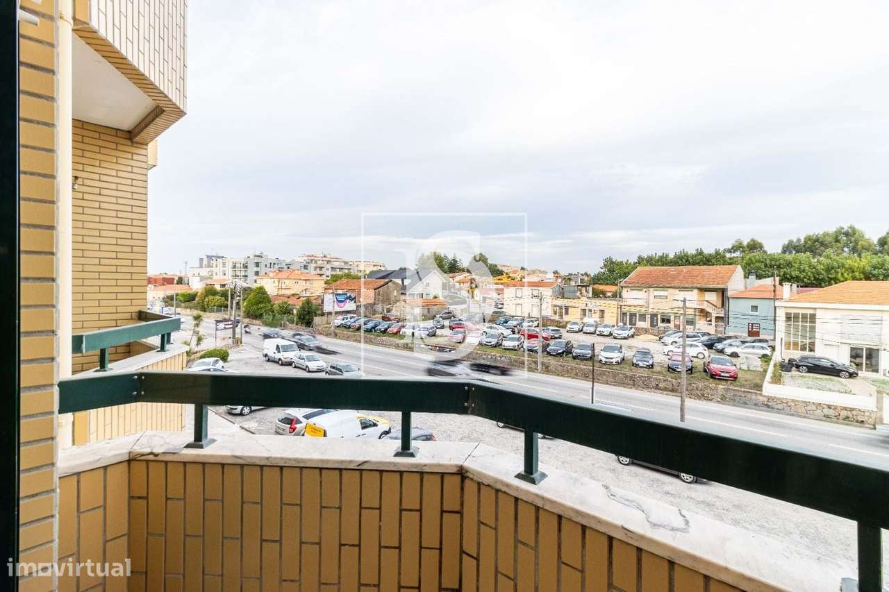 Apartamento T3 em Vila Nova de Gaia – Luminoso e Mobilado Oportunidade-1