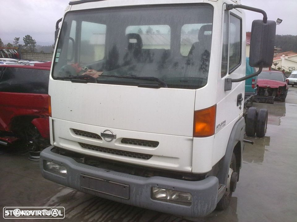 Traseira / Frente /Interior Nissan Atleon - 1