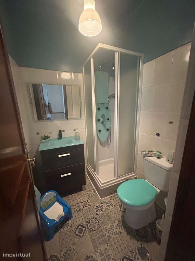 Apartamento T3 com varanda e garagem em Cacém-13