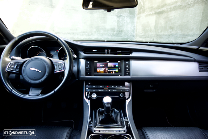 Jaguar XF E-Performance Prestige - 29