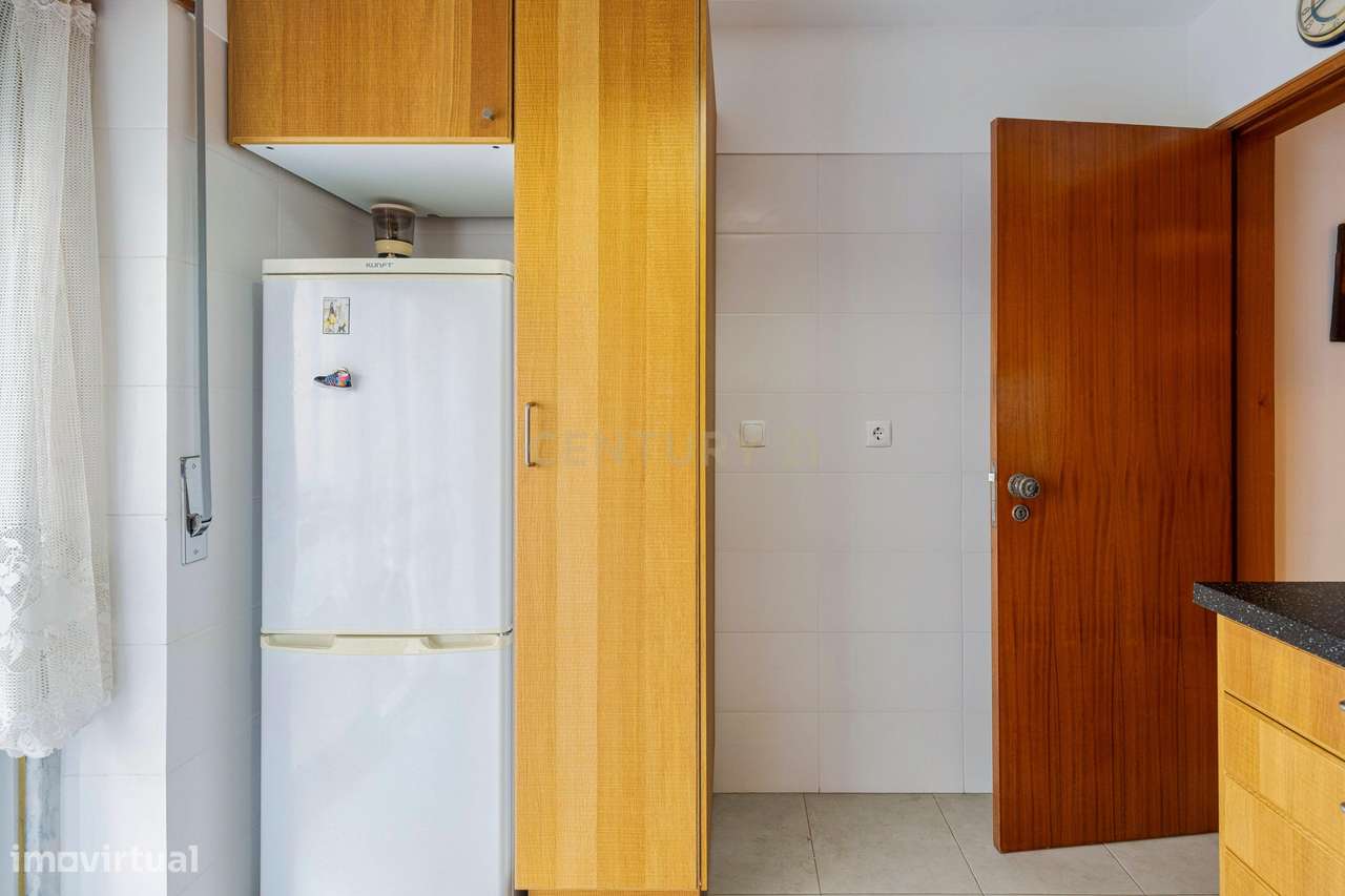 Apartamento T-1  com arrecadação na Costa da Caparica-3