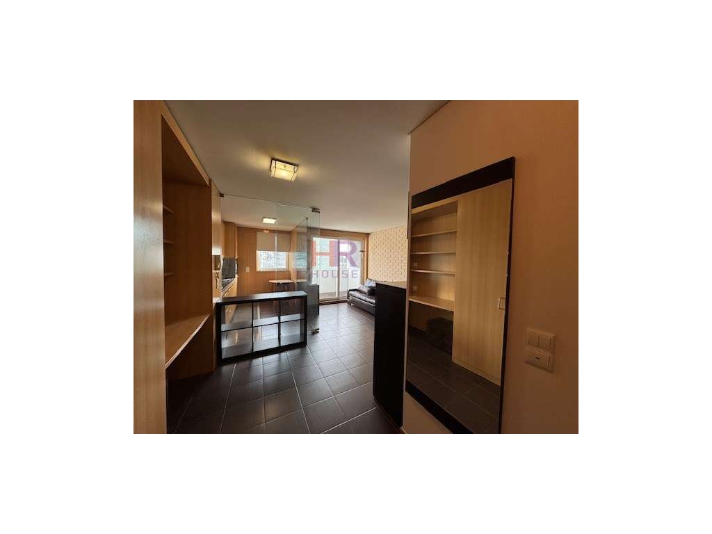 Arrenda-se T0 mobilado com parqueamento privativo no Alma Shoping. - Grande imagem: 5/22