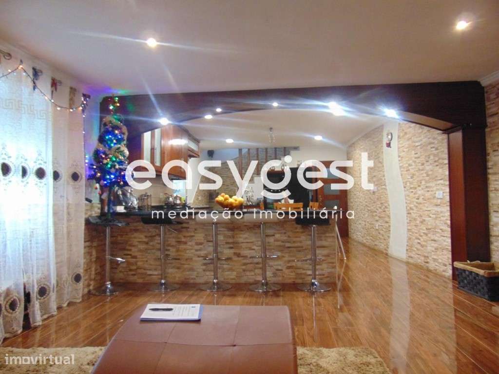 Moradia totalmente remodelada em zona calma, com logradouro. - Grande imagem: 4/58