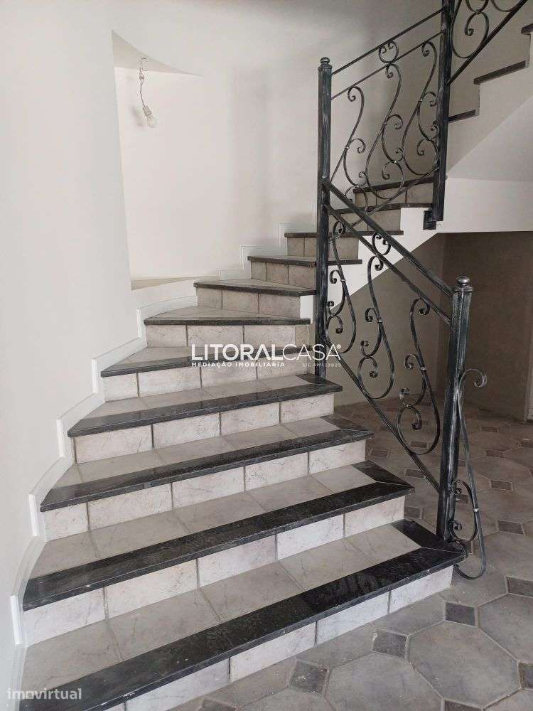 Moradia T4 | Remodelada | Póvoa do Paço - Grande imagem: 3/36