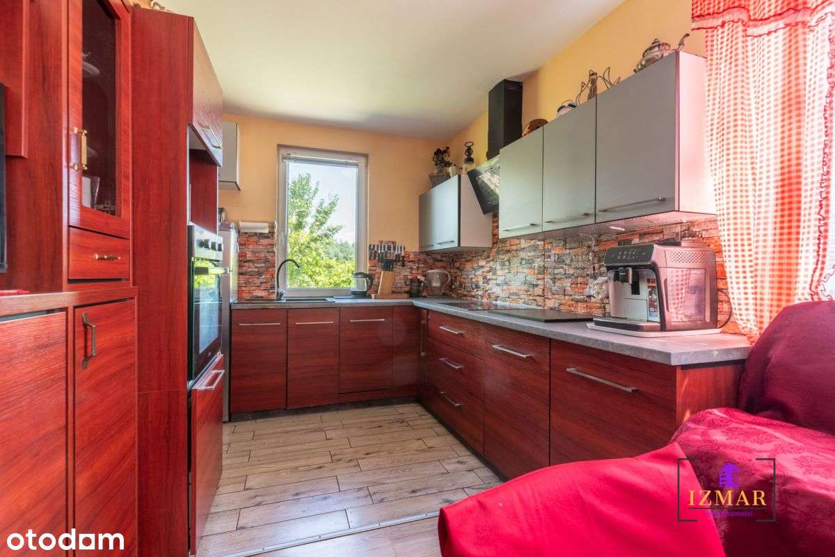 Funkcjonalny dom z 2 garażami i ogrodem-7