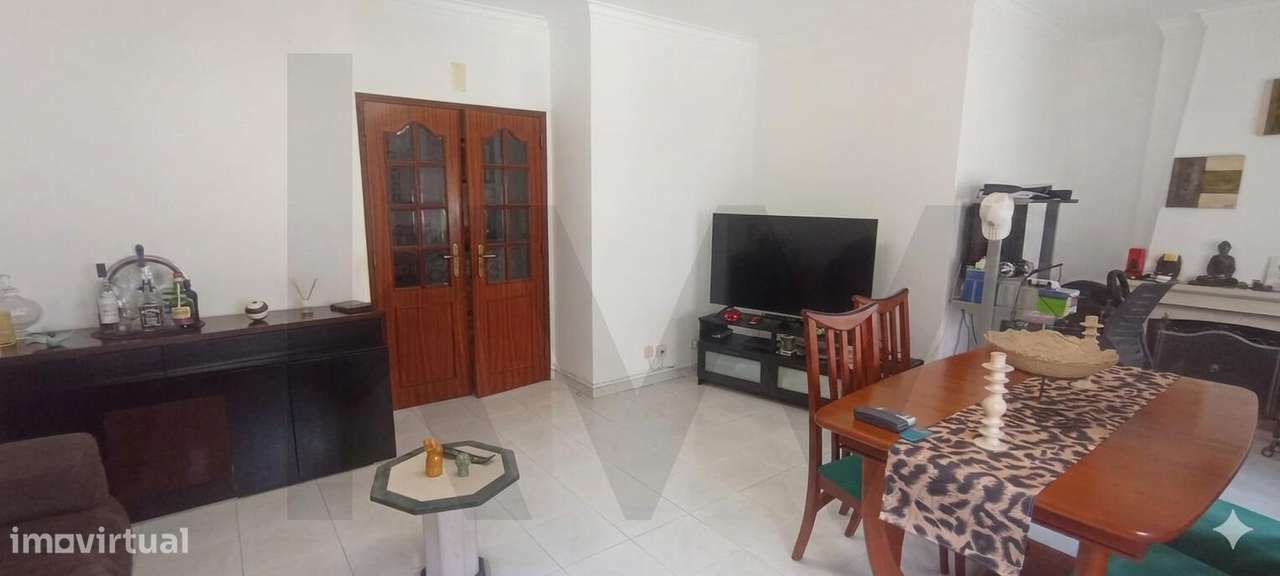 Apartamento T2 na Encosta do Sol – Luminosidade, Arrumação e Potencial-3