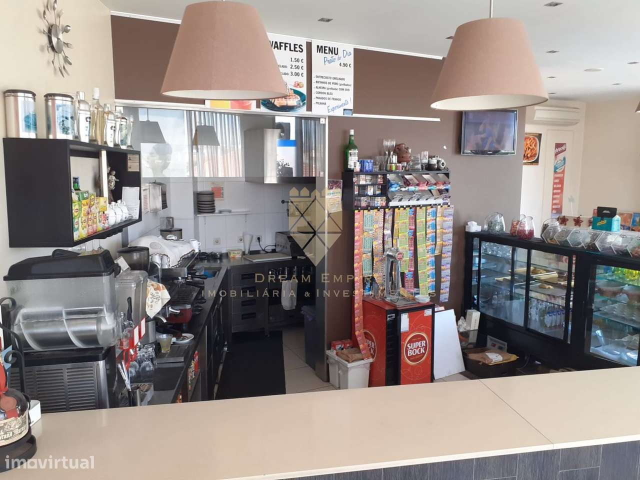 TRESPASSE DE CAFÉ NO CENTRO DE PAREDES - Grande imagem: 4/9