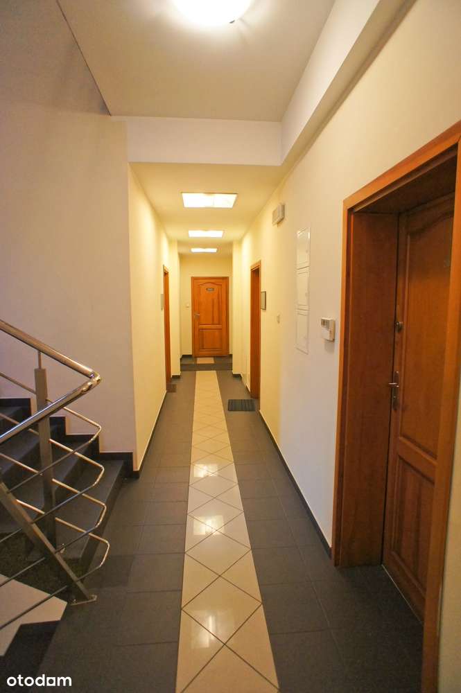 Wynajem biura 33m² Matejki 1A Bydgoszcz umeblowane - 1050 netto - Pełny obrazek: 4/5