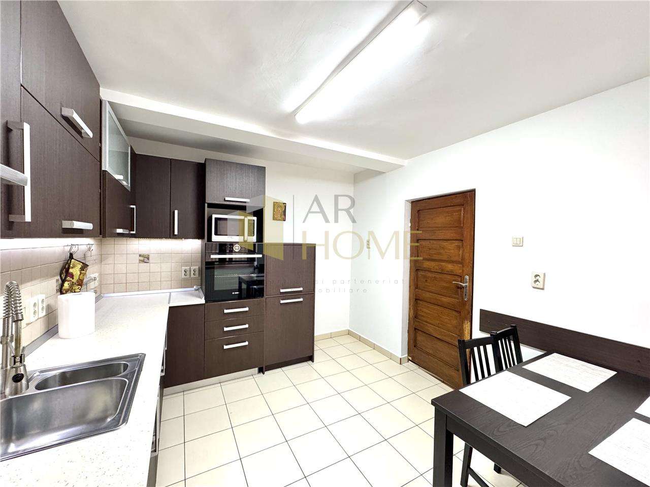 Ansamblu 2 case, 6 camere, garaj, Marasesti Ploiesti - Imagine principală: 4/20