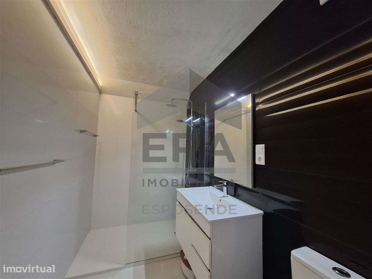 T2 remodelado com vista rio Caminha-14