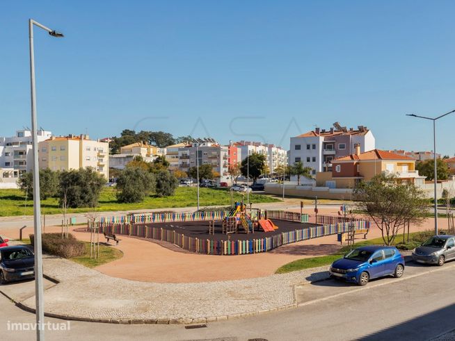 Moradia Isolada com 6 assoalhadas em lote de gaveto com jardim e pi...-14